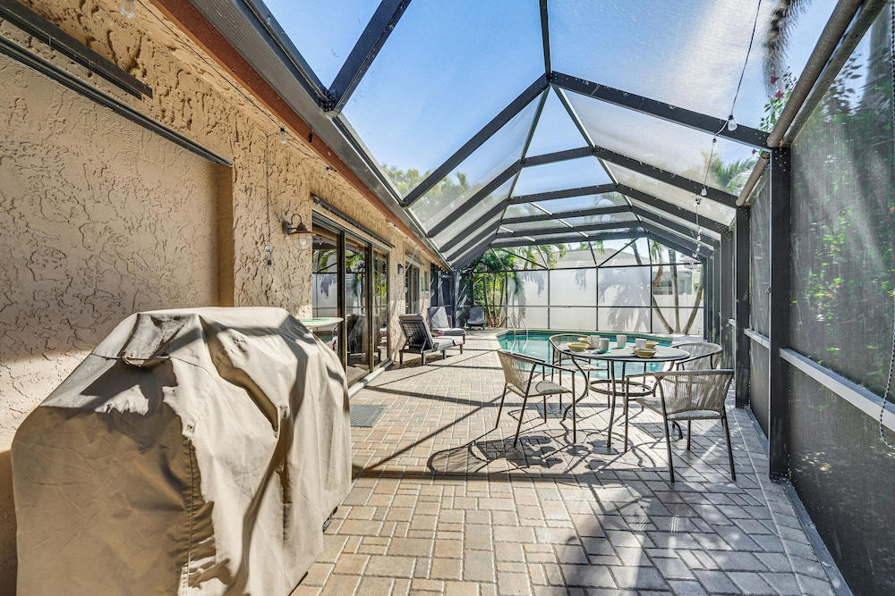 Heated Pool, 3 Mi to Dtwn: Cape Coral Escape!