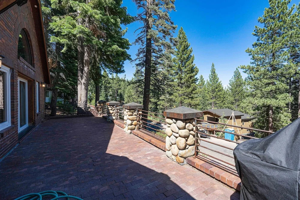11640 St Bernard Dr - 6 Br Home