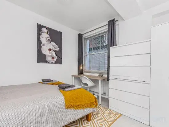 Fantastic 4 bedroom apartment in Russell Square