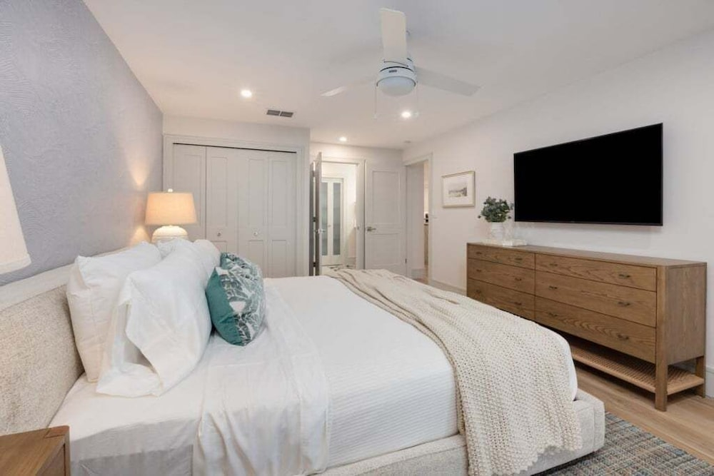 Sanddollar A302 3 Bedroom Condo