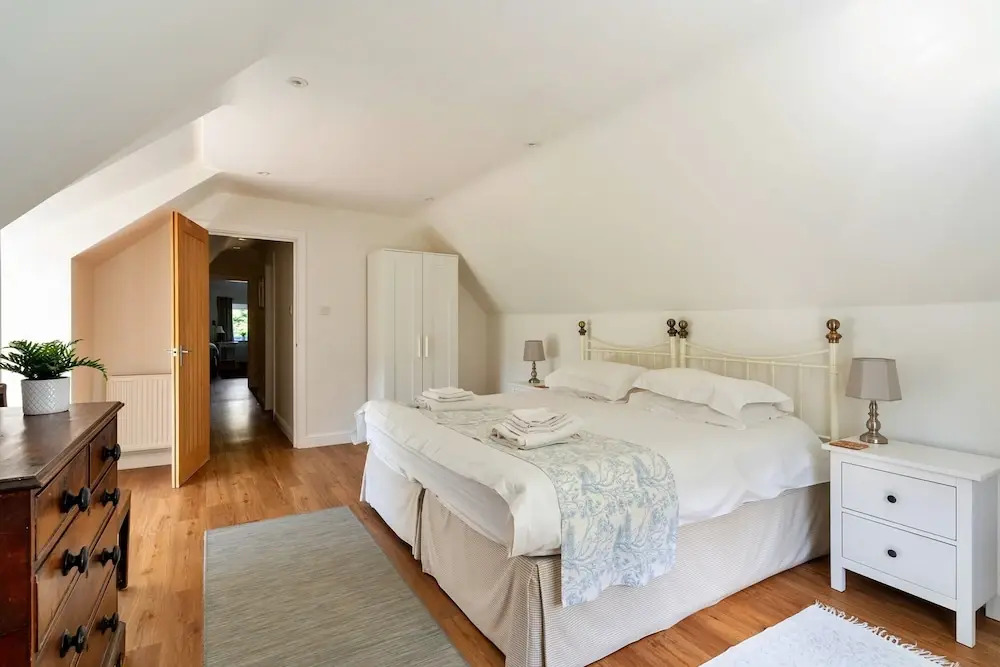 2 Bedroom Cottage in Barton Stacey, No Deposit
