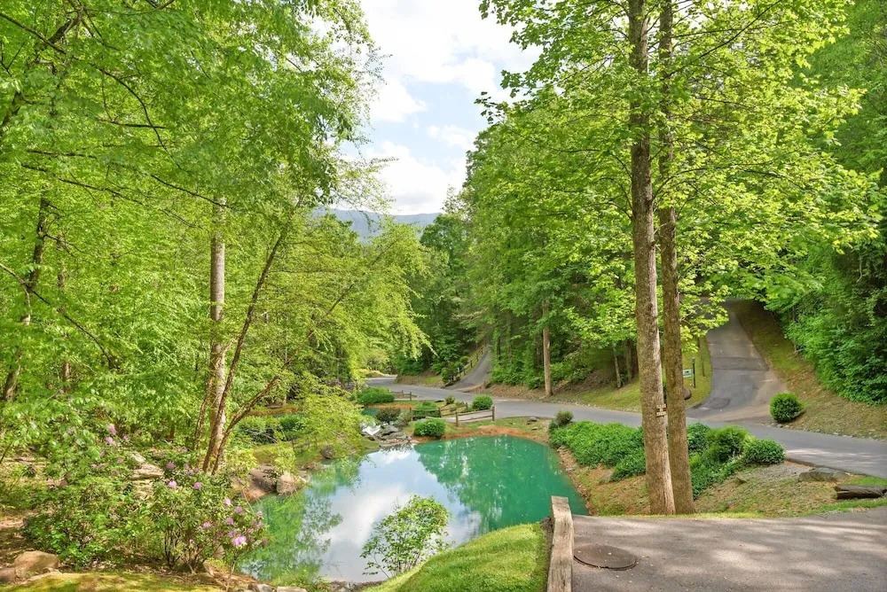On Smoky Pond - 3 Br Cabin