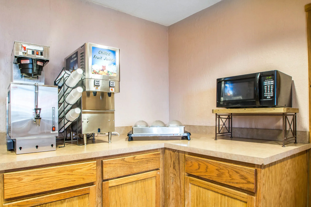 Econo Lodge I-44 - Exit 80
