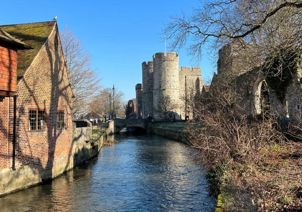 Canterbury 2 bed Holiday Home Sleeps 6 City Centre FREE Parking