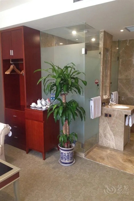 Huanghe Hotel