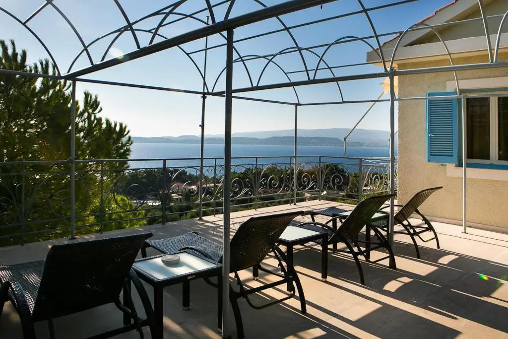 Irini Apartments