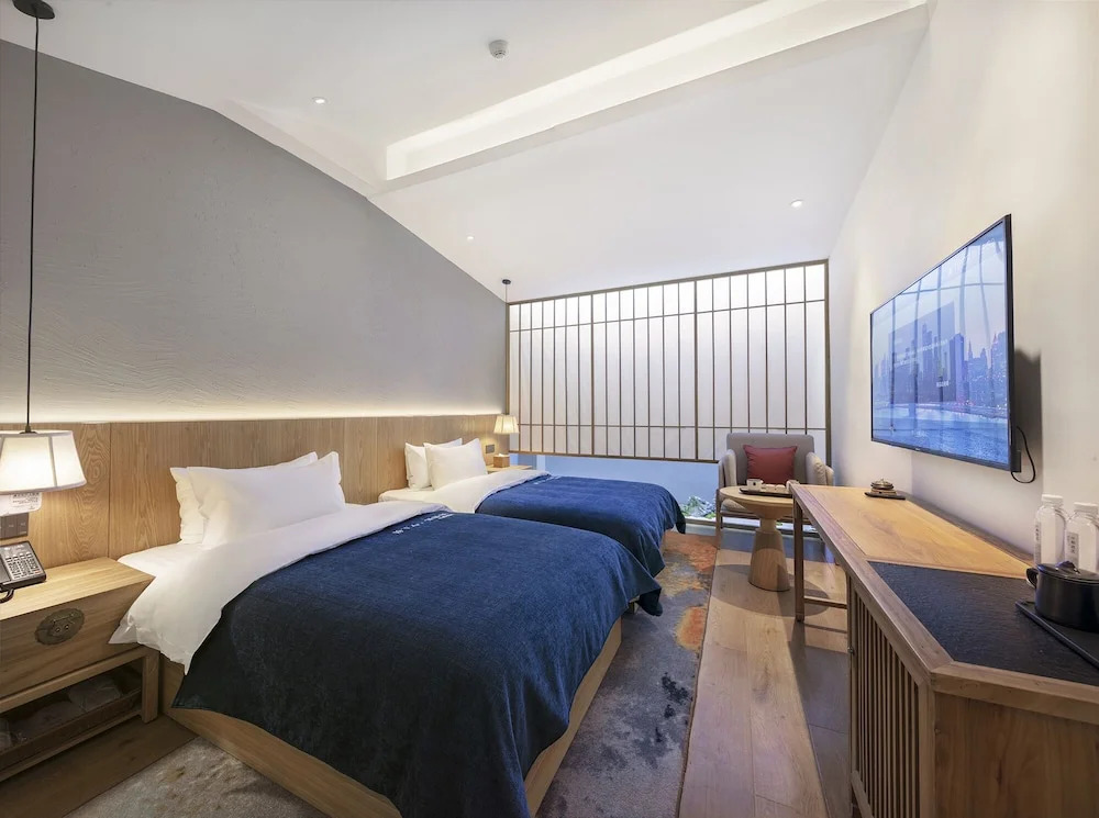 Qianna Hotel (Zhengzhou Erqi Square David City)