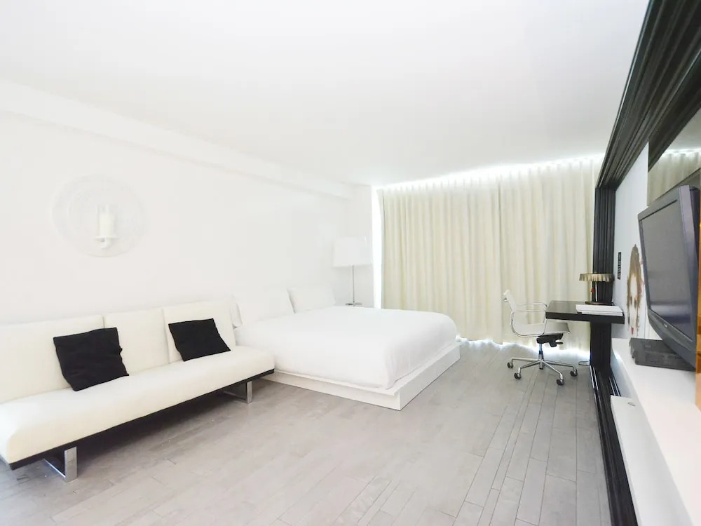 Miami World Rental - Mondrian 520