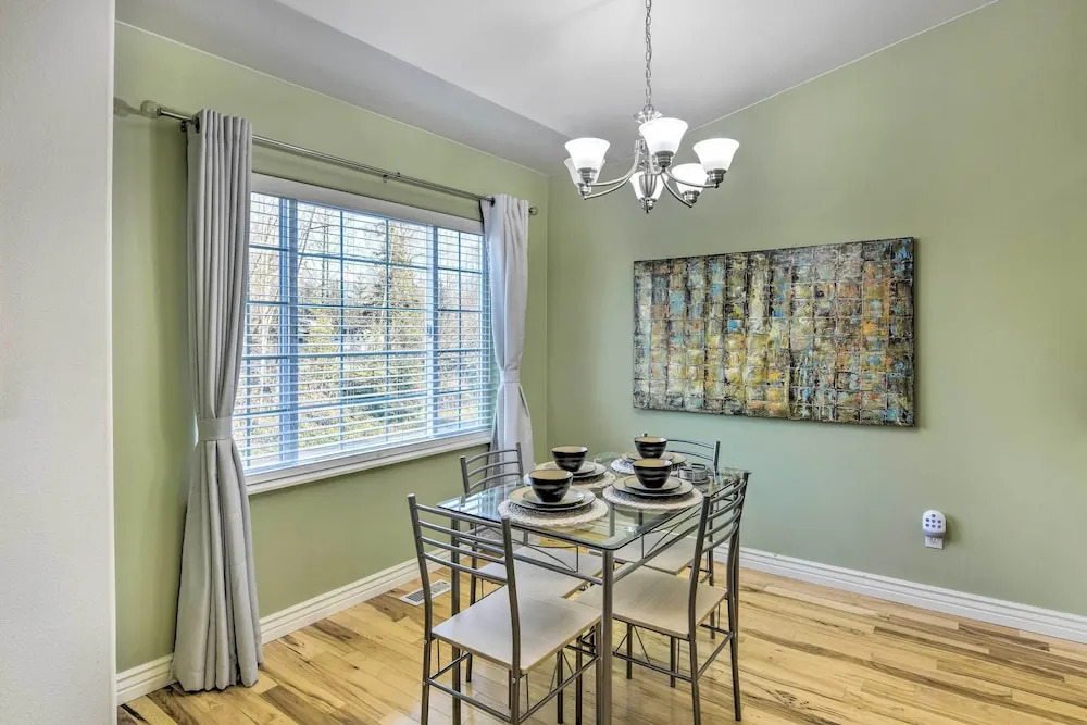 Stunning Anchorage Townhome ~ 5 Mi to Dtwn