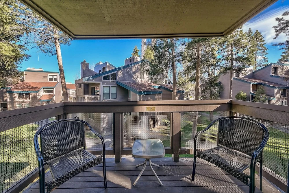 SLT Home Private Beach, Pool & Heavenly Ski Resort 2 Bedrooms 1.5 Bath