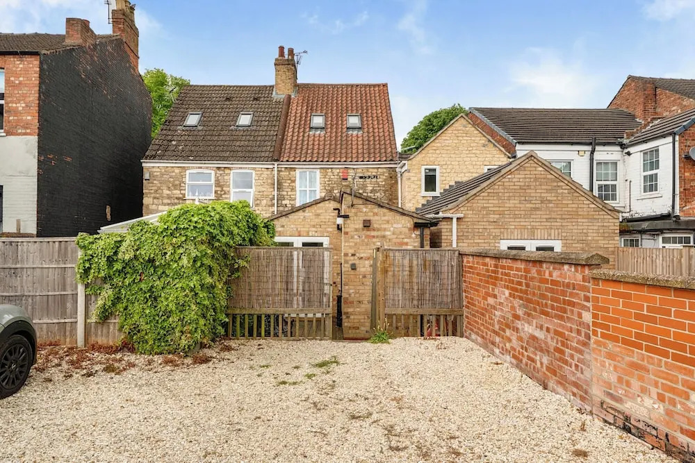 Charming Lincoln Cottage Family & Pet-friendly