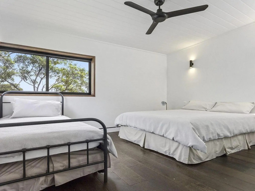 Horizons at Currarong - architecturally designed beach house