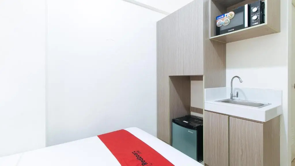 RedDoorz Plus @ Urban Deca Tower Edsa 2