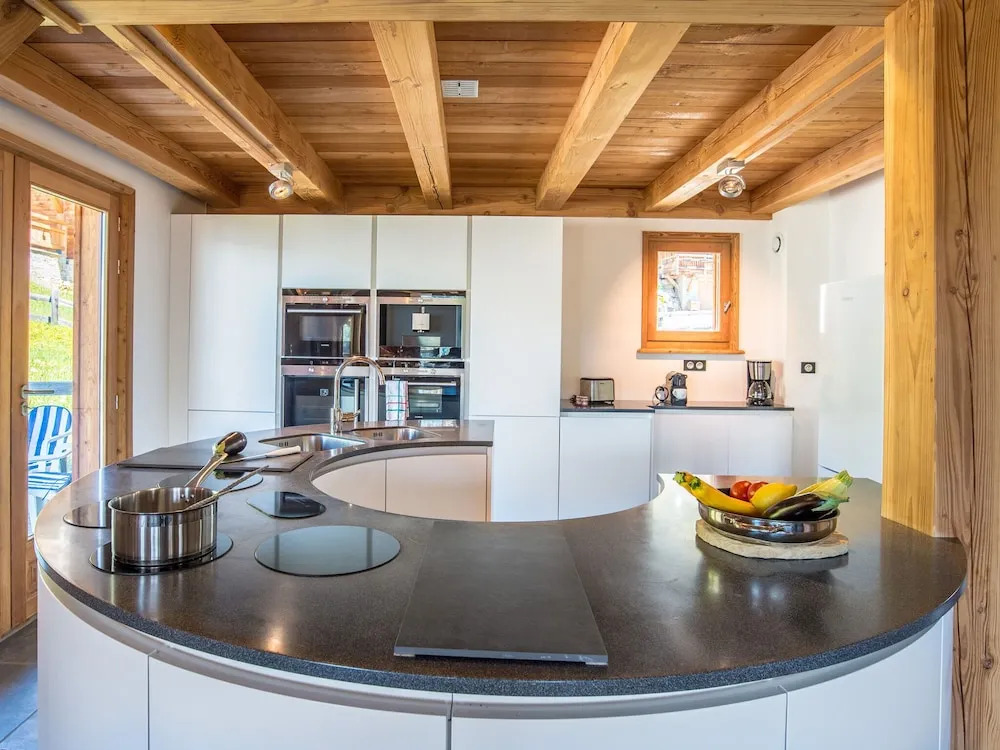 Luxurious Chalet in Vaujany French Alps with Balcony