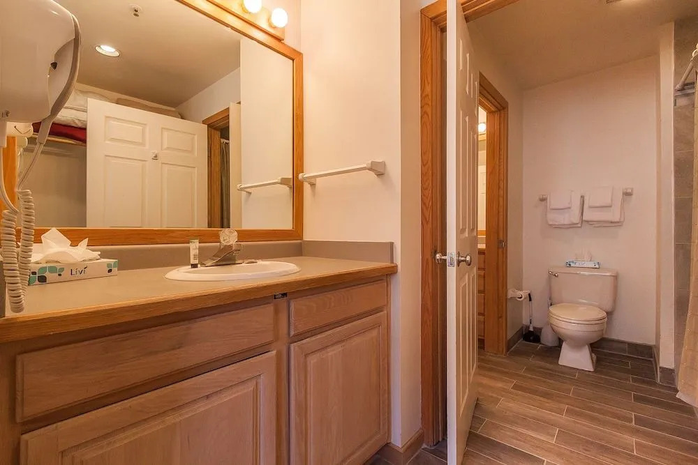 Lakeshore #1533 - 1 Br Condo