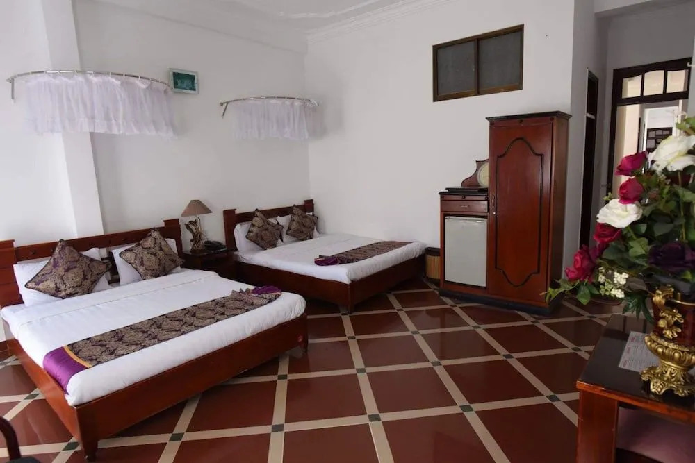 Red Sun Hotel