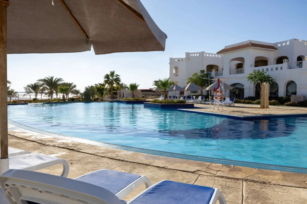 Курортный Отель Continental Plaza Beach Resort