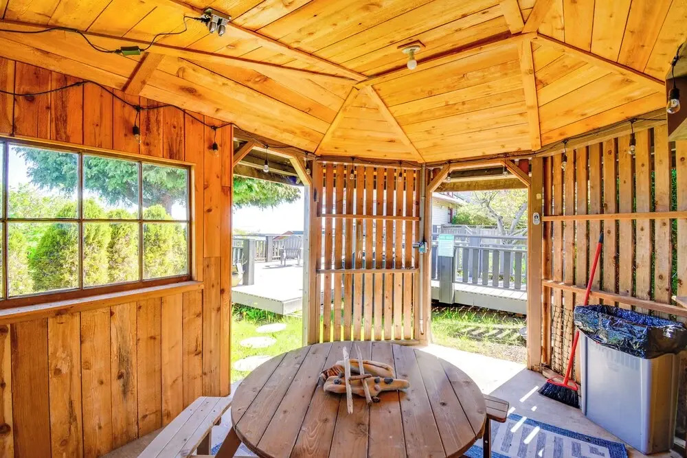 Chic Port Angeles Home w/ Oceanfront Balcony!