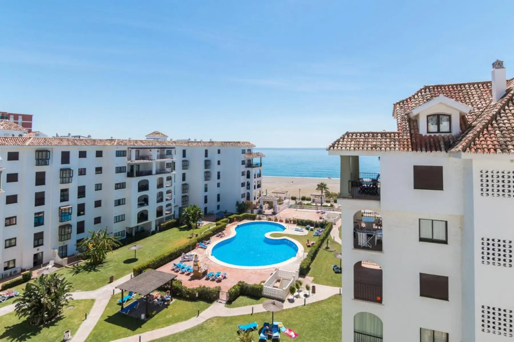 2066-Apt 2 bedrooms on beach, tenis, gym, pool