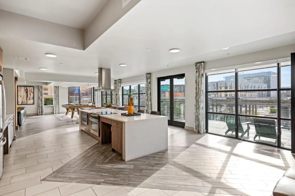 Placemakr Austin Downtown, Apartments by Hilton
