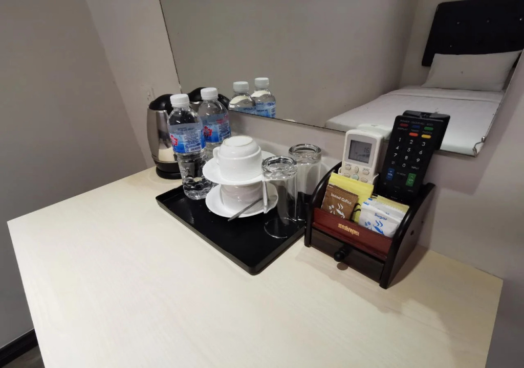 Ease Hotel