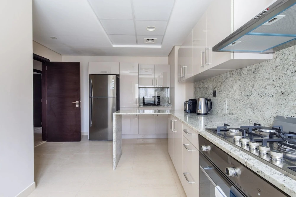 Modern Luxury Living in This 3BR Apt in Downtown Dubai