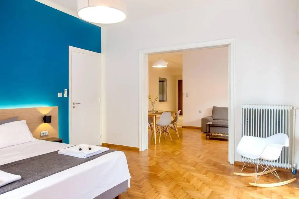 TONI'S 2BD Home in Centre, 15 sec to Metro