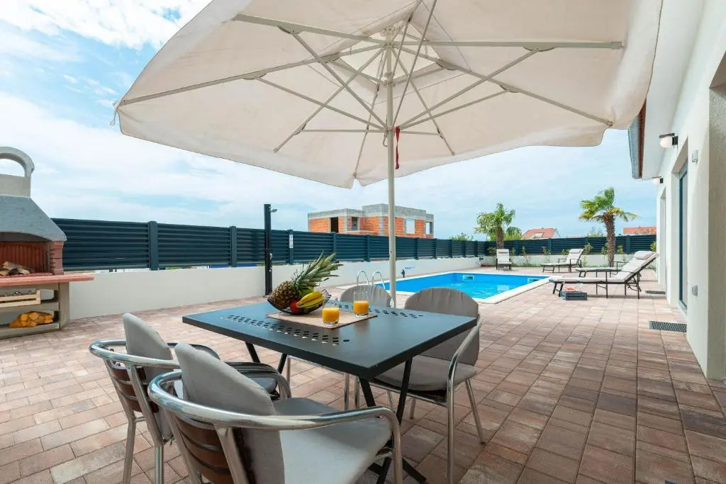 Luxury villa with pool near the beach 2