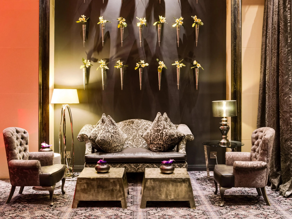 African Pride Melrose Arch, Autograph Collection