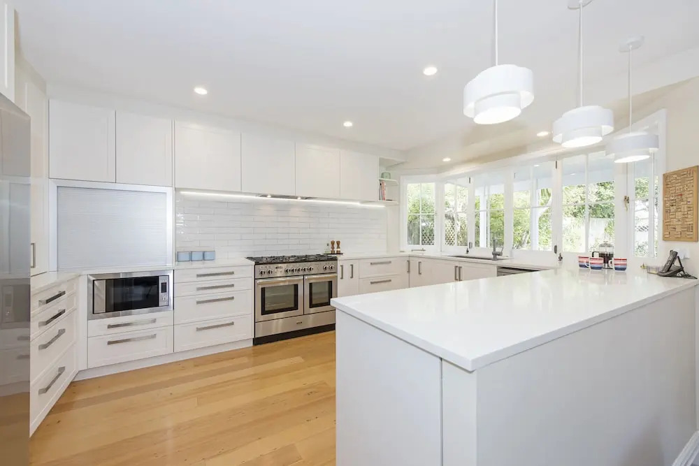 Large Spacious family home, close Devonport & Beaches