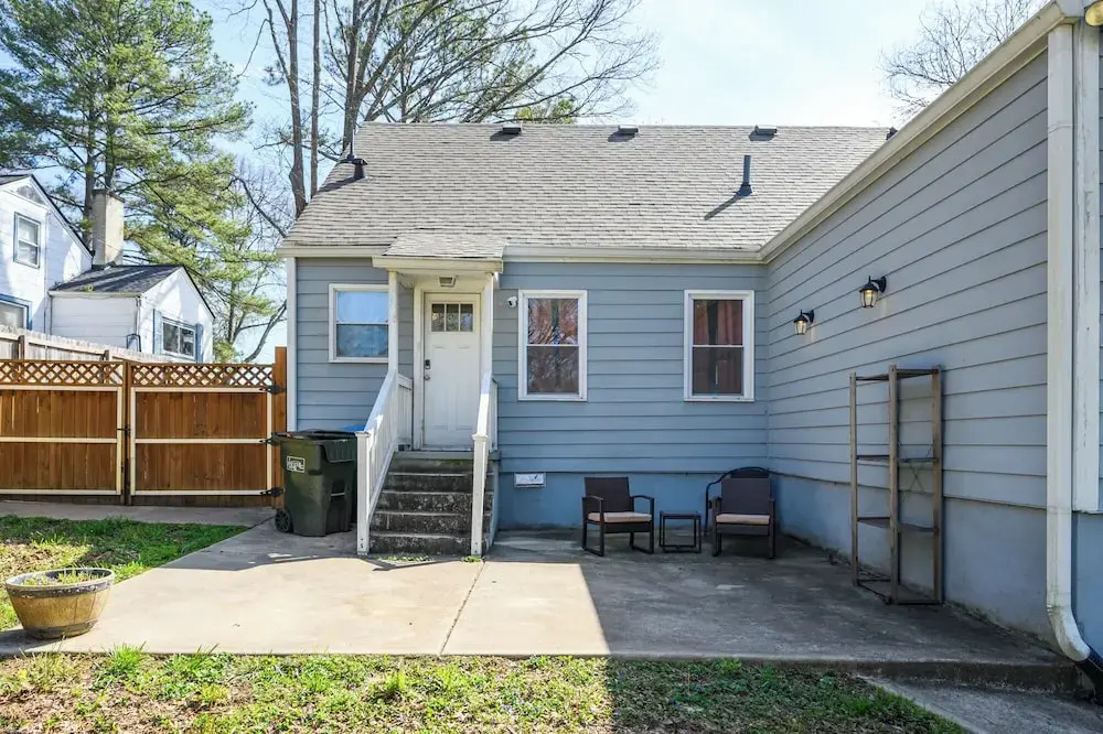 Plan A Trip To Georgia Aquarium In This Comfy 3BR