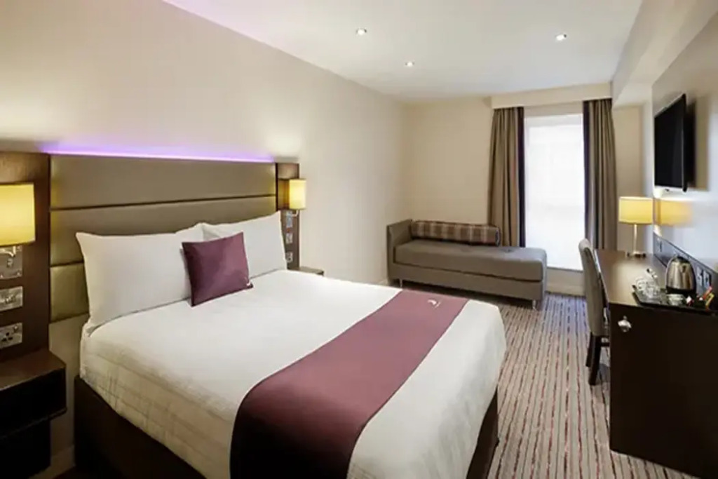 Premier Inn Milton Keynes Sw[furzton Lake]