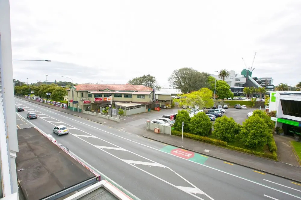 Epsom Central Modern 3Brd Apt