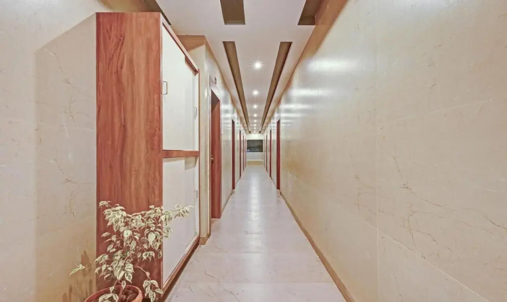 Itsy Hotels Sri Sai Grand Inn Near MG Road & PVP Mall