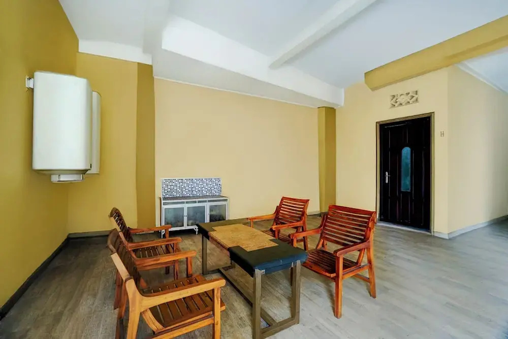 Hotel D'best Kutisari 6 Hour Stay