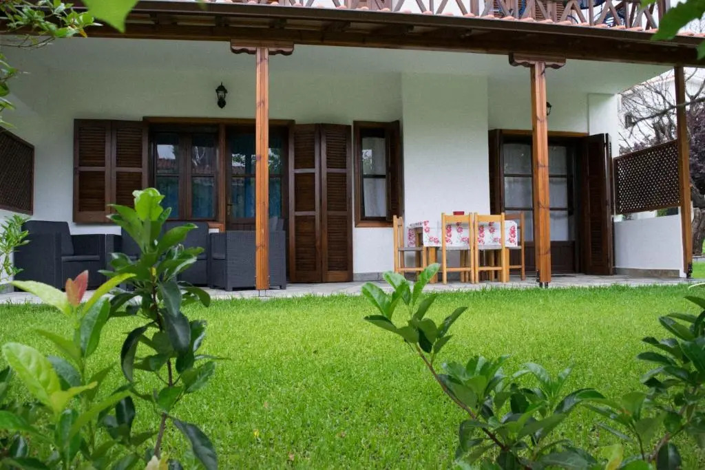 "The red kitchen" family house at kalyves