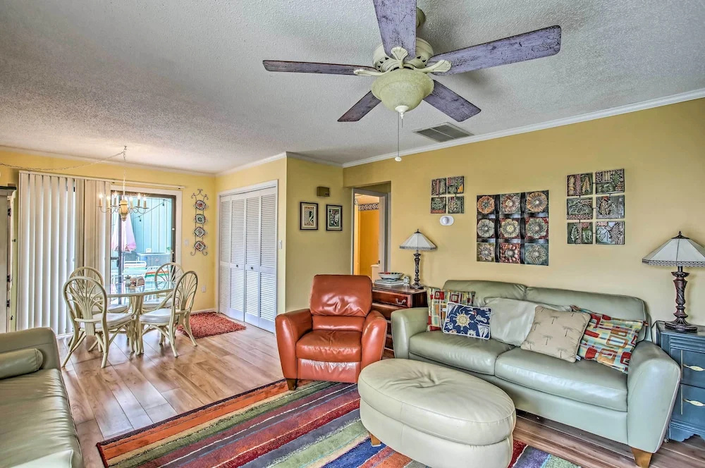 4 Mi to Barefoot Landing: North Myrtle Beach Home
