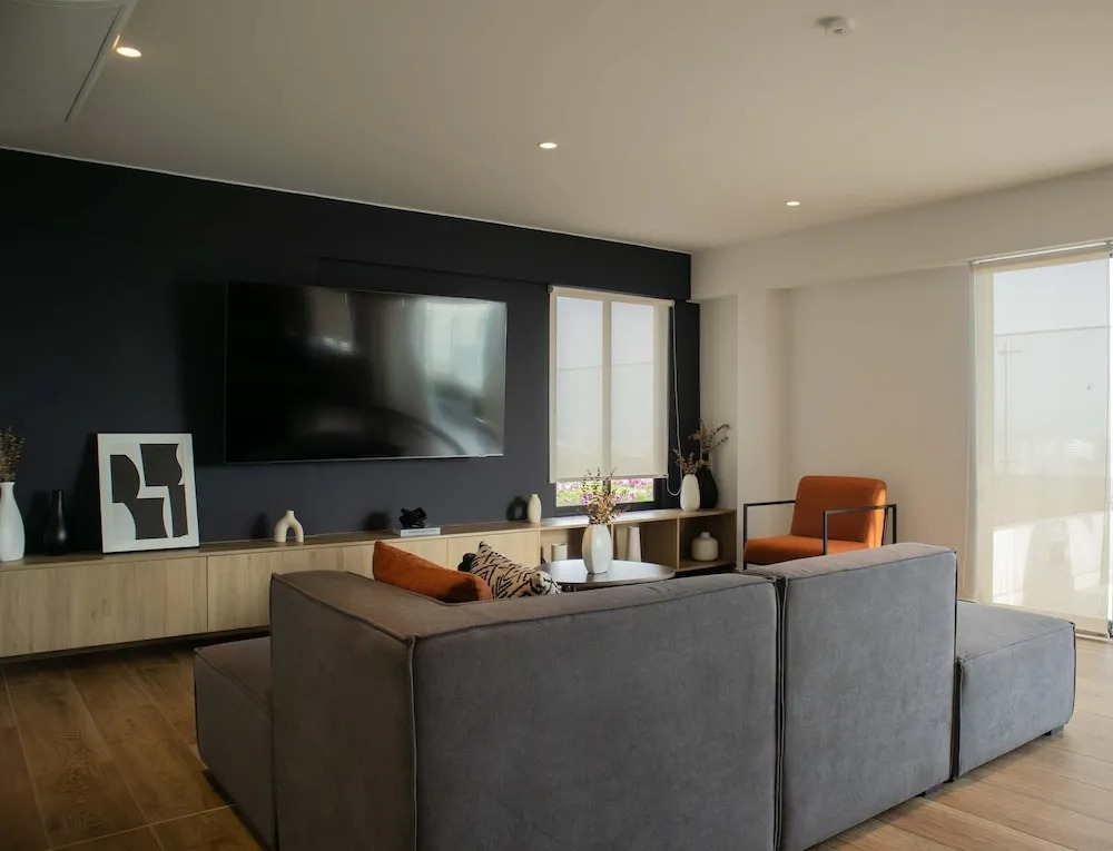 w Elegant 2BR w/ Great Balcony in Miraflores