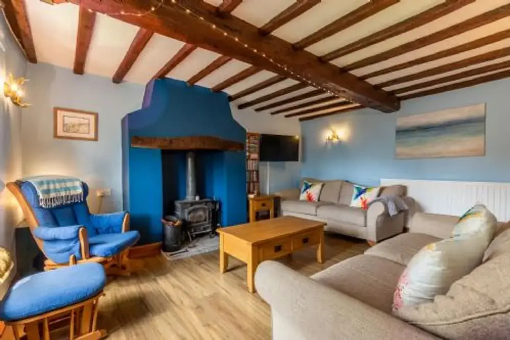 Host Stay Honeysuckle Cottage