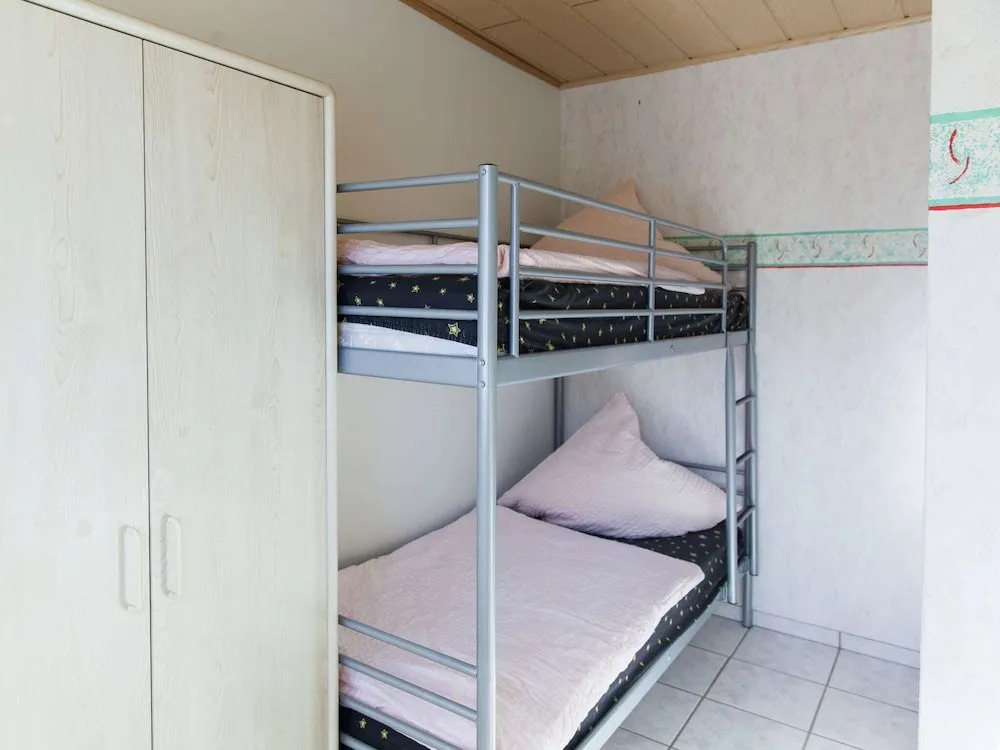 Serene Apartment near Lake in Halenfeld