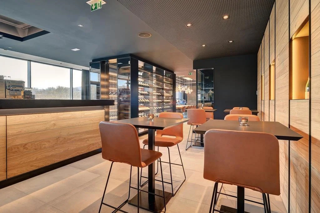 R hotel experiences