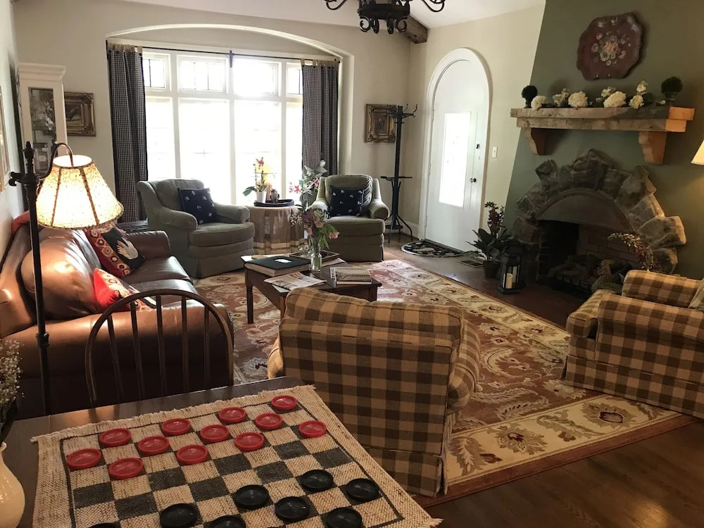 Chanticleer Inn