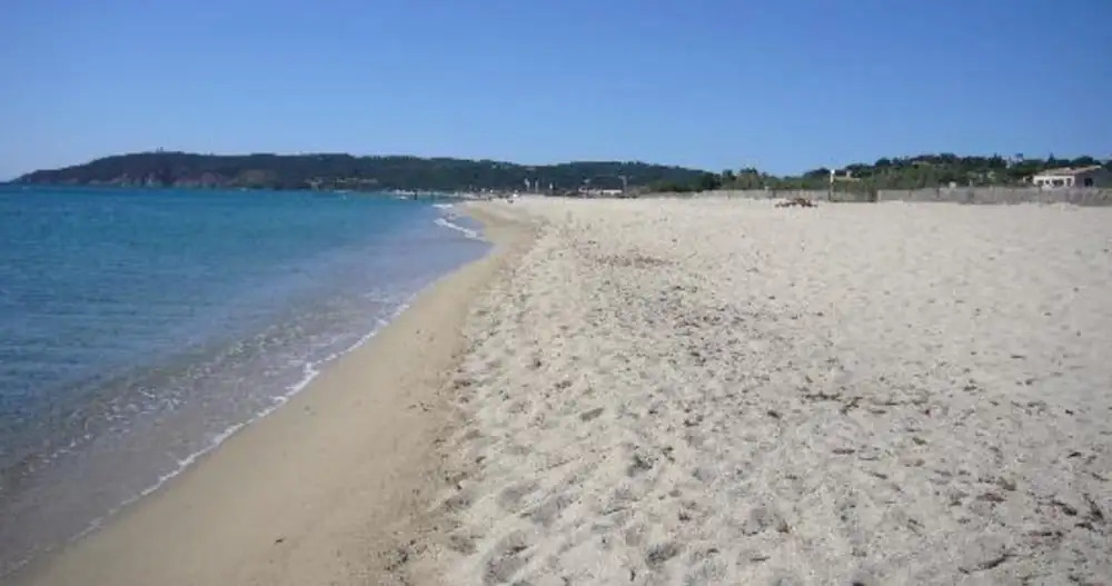 CANET Plage appartement vue latérale mer, 1 chambre , WIFI, climatisation, parking sécurisé couvert