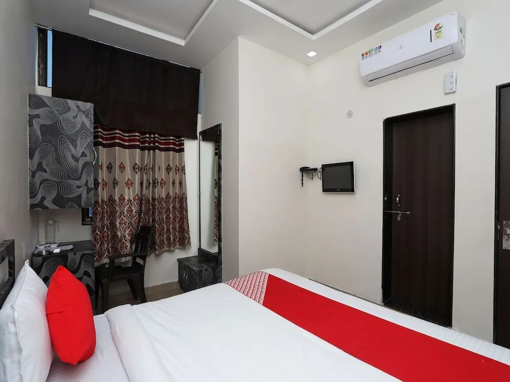 OYO 26612 Phoenix Inn