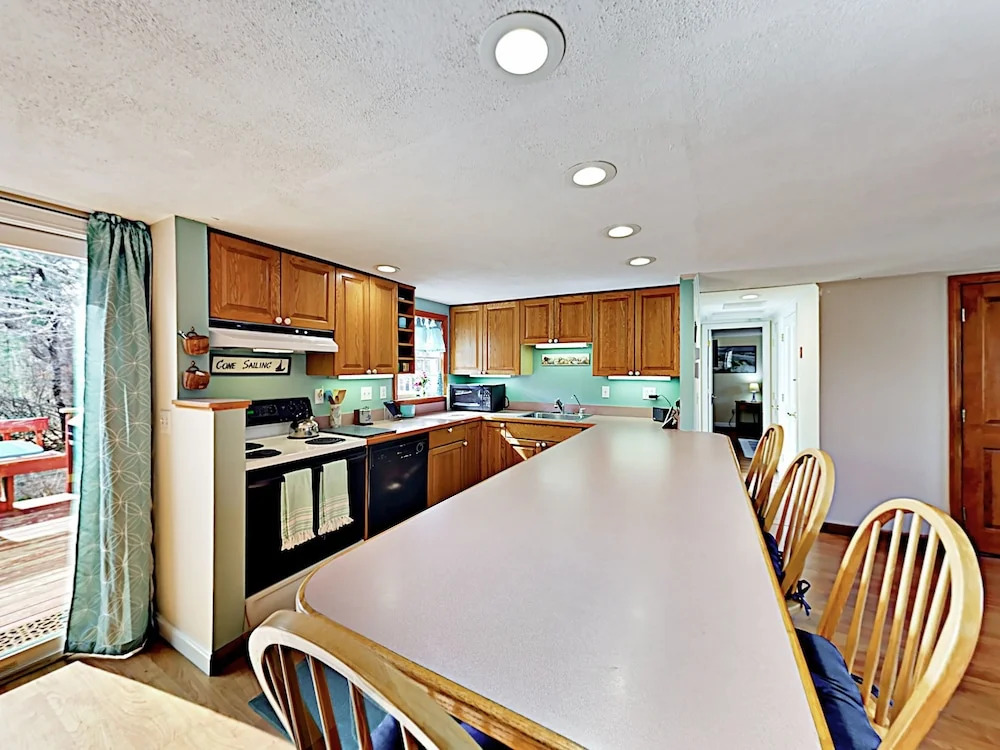 Hilltop - 3 Br Home