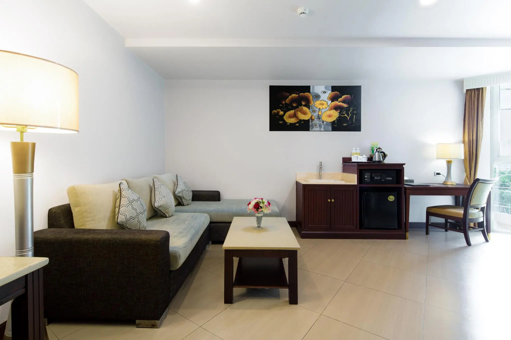 Aiyara Grand Hotel
