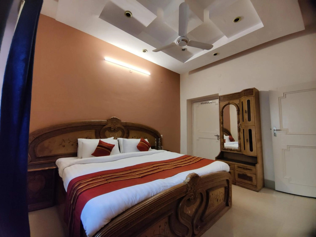 EARTH 3BHK By Wabi Sabi Stays