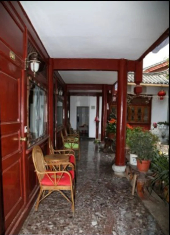 Wolong Inn