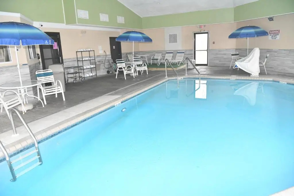 Days Inn & Suites by Wyndham Kaukauna WI