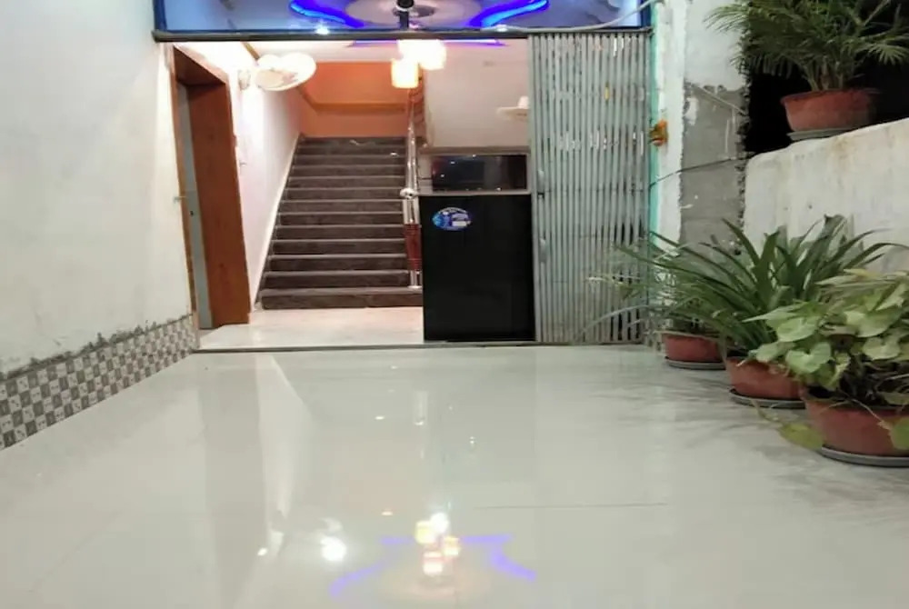 Goroomgo New Ashiyana Palace Varanasi